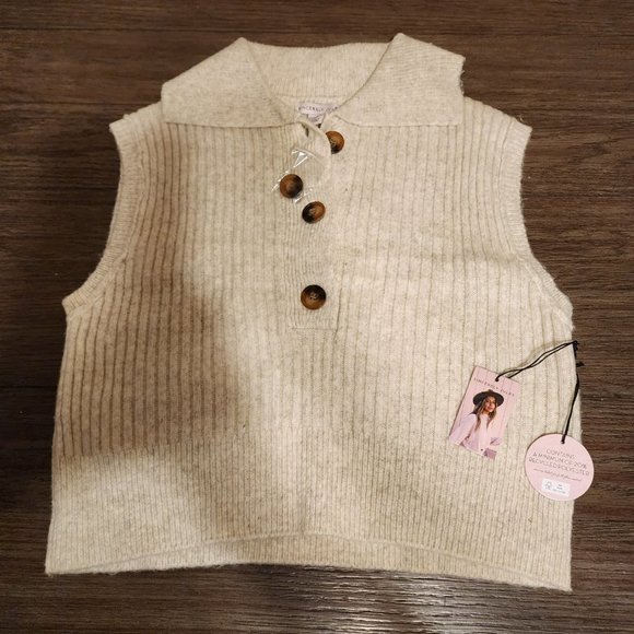 Sincerely Jules Collared Sweater Vest Cream Small NWT - Picture 2 of 10